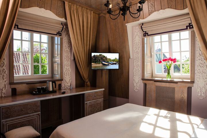 Room 4 of 40
