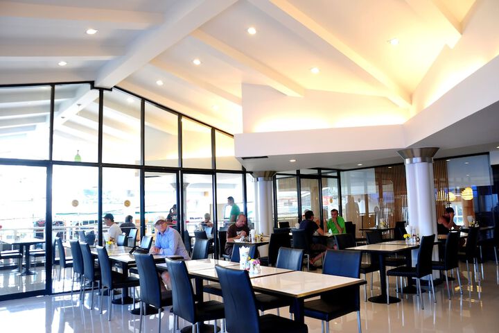 Dining 56 of 64