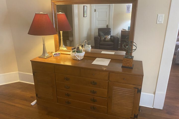Room 6 of 27