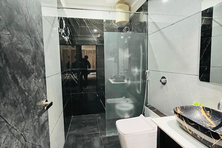 Room 18 of 30