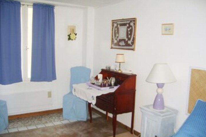 Room 13 of 33