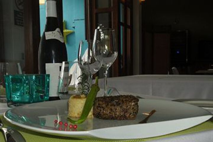 Lounge 9 of 33
