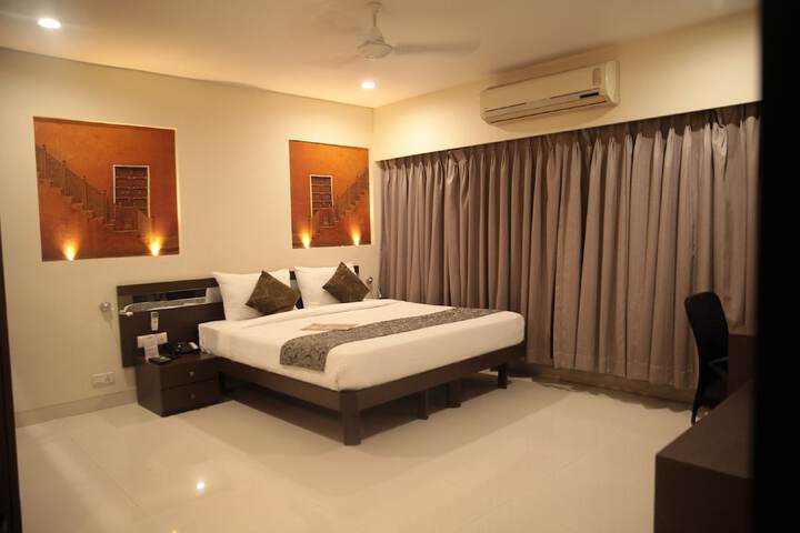Room 11 of 24