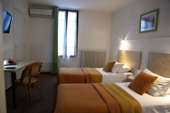 Room 11 of 49