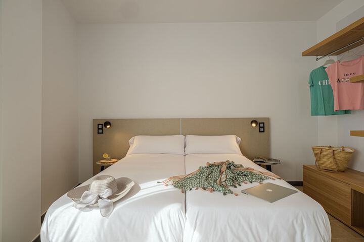 Room 5 of 28