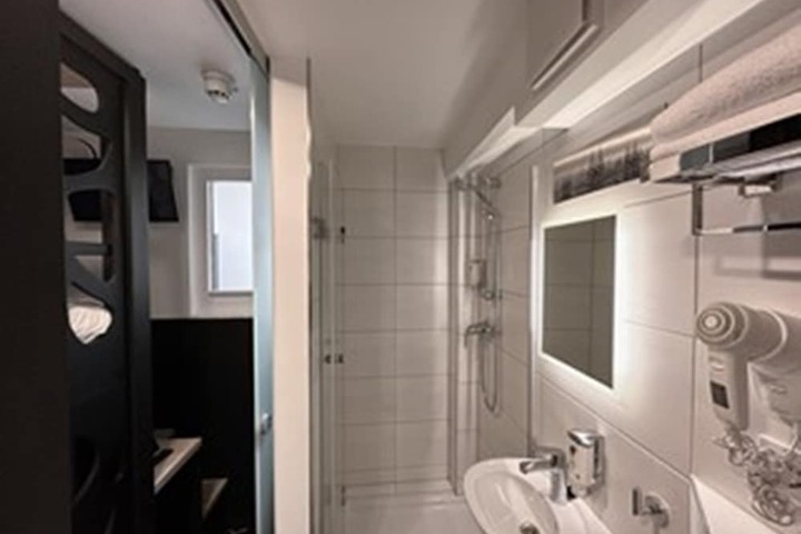 Room 155 of 194
