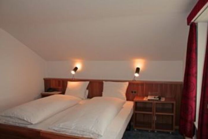 Room 50 of 106