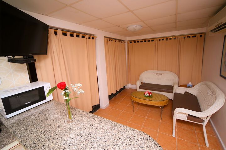 Room 6 of 81