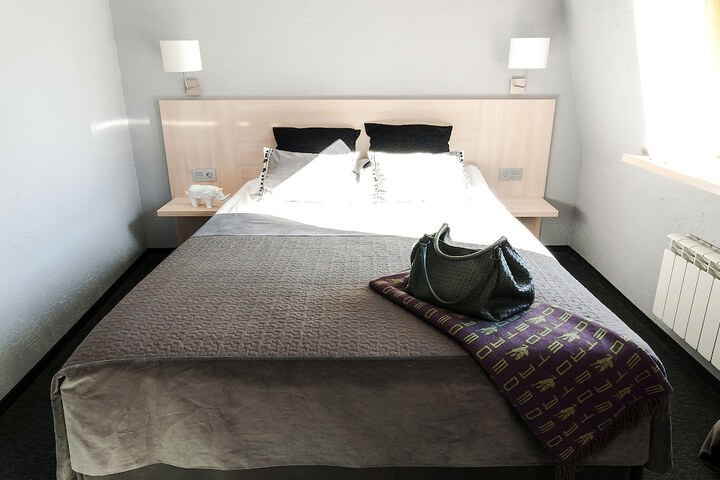 Room 5 of 50