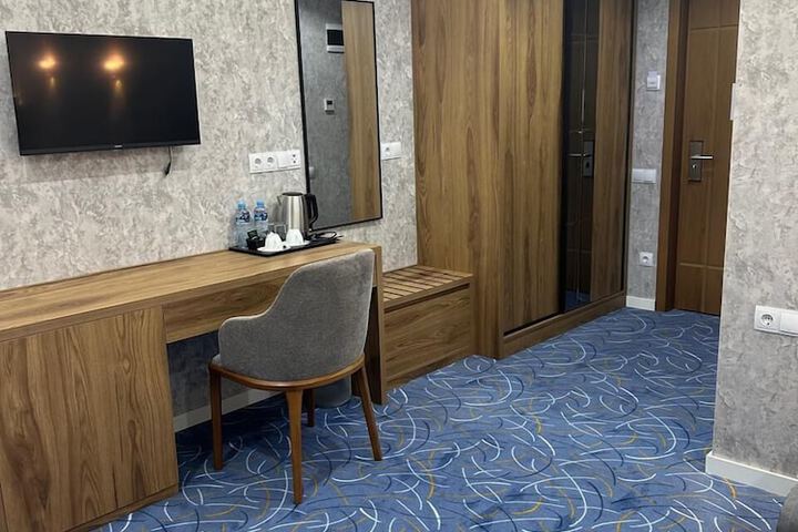 Room 8 of 23