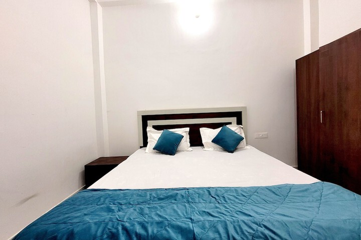 Room 8 of 14