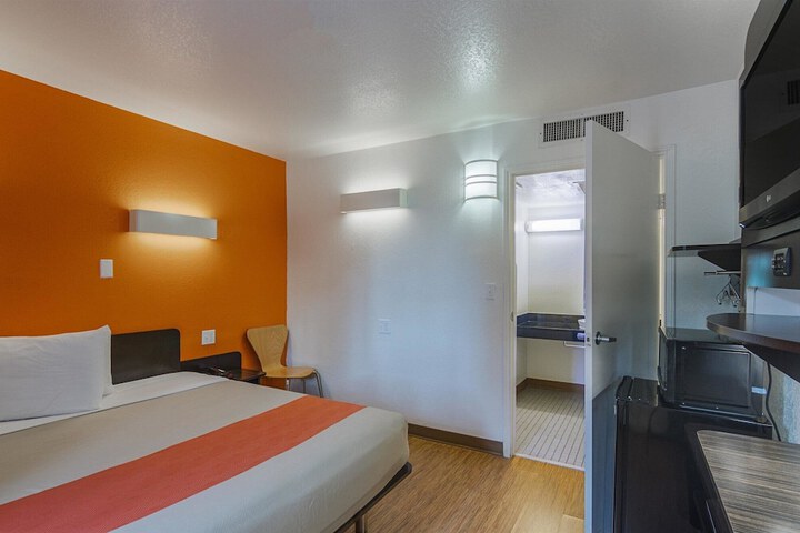 Room 9 of 49