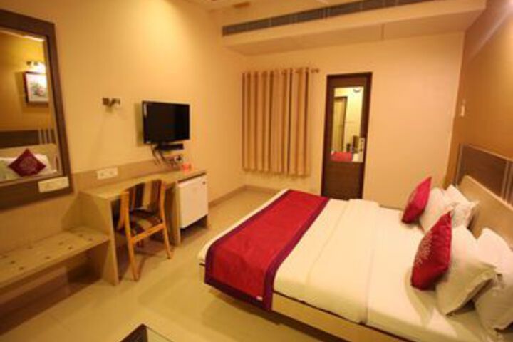 Room 11 of 28