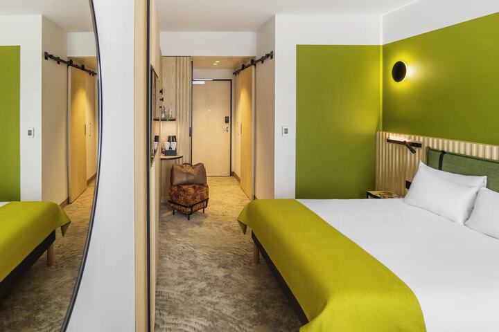 Room 10 of 75