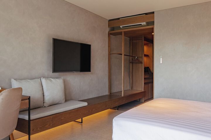 Room 5 of 34