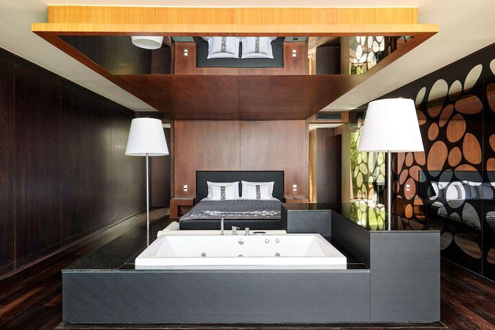 Room 37 of 317