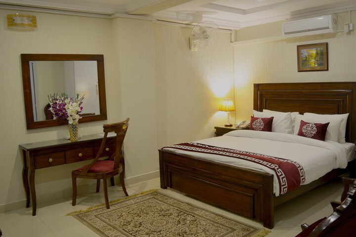 Room 33 of 83