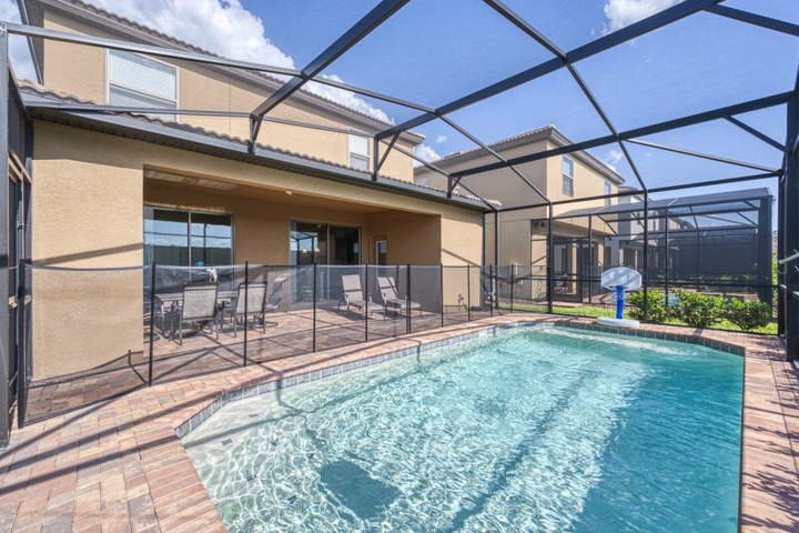 Pool 15 of 24