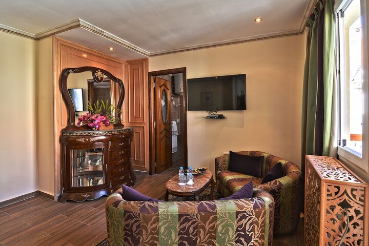 Room 7 of 14