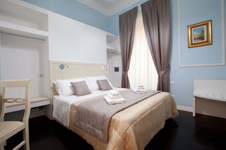 Room 8 of 25