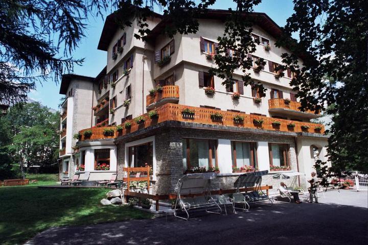 Photo of Hotel Des Geneys