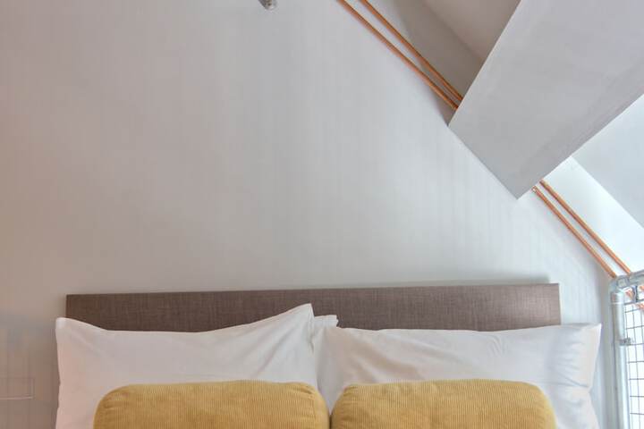 Room 17 of 32