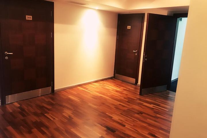 Ballroom/Hall 8 of 8