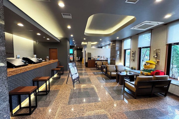 Entrance & Lobby