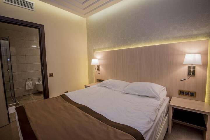 Room 6 of 36