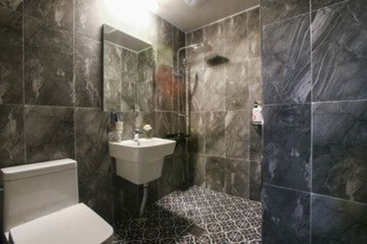 Room 4 of 37