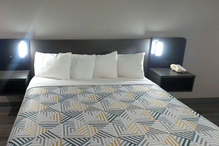 Room 27 of 71