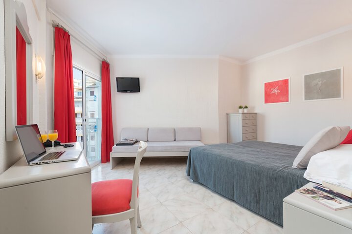 Room 10 of 40