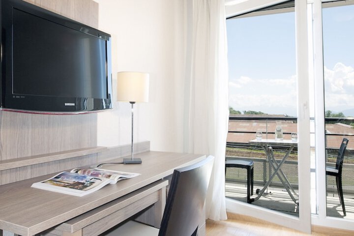 Room 6 of 25