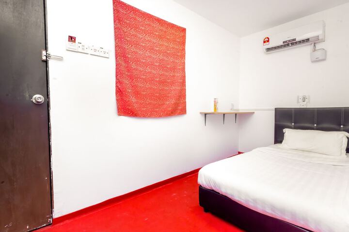 Room 8 of 19