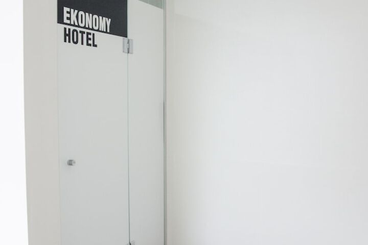 Room 2 of 81