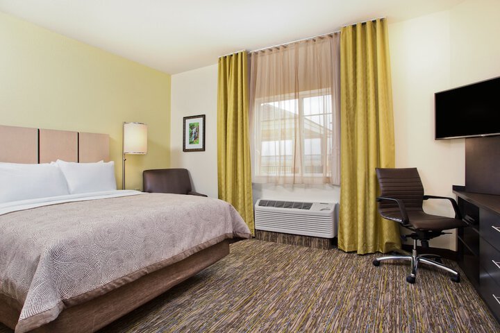 Studio Suite Queen Bed (9 of 20)
