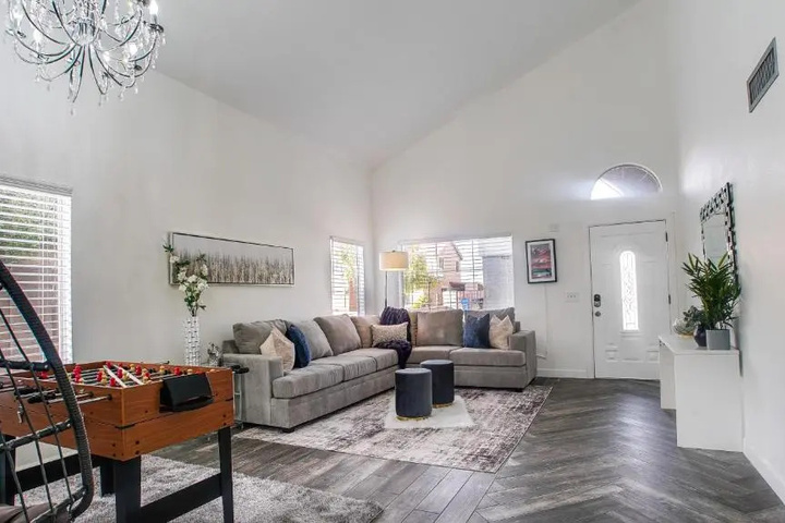 Photo of Windsor Phoenix 4 Bedroom Home by RedAwning