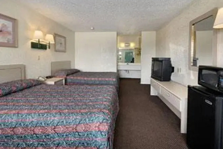 Room 2 of 5