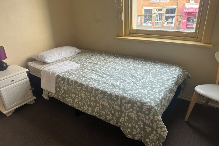 Room 4 of 9