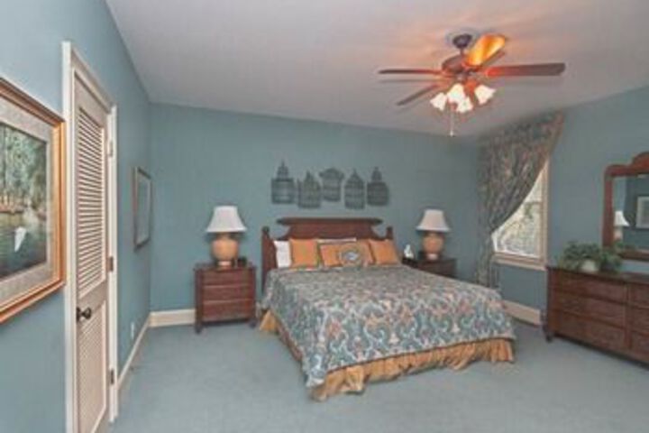 Room 33 of 71