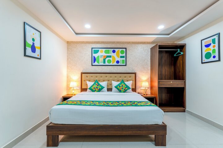 Room 9 of 34