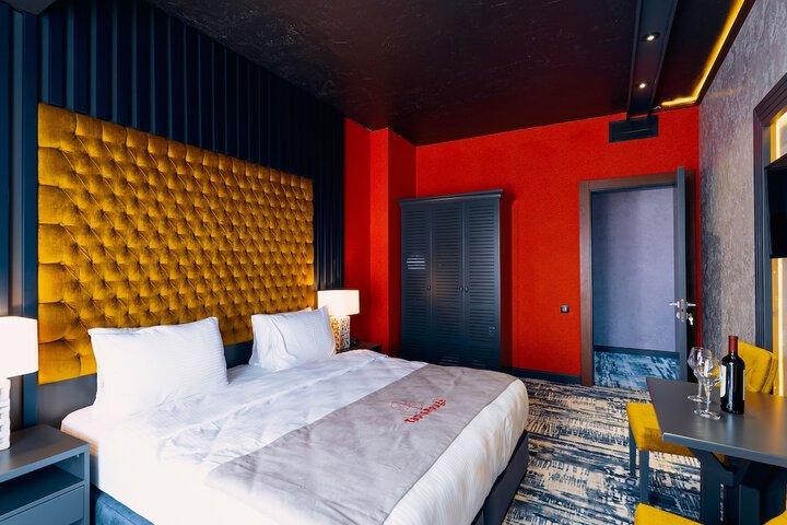 Room 165 of 199
