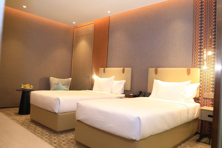 Room 13 of 28
