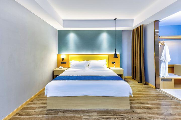 Room 14 of 68