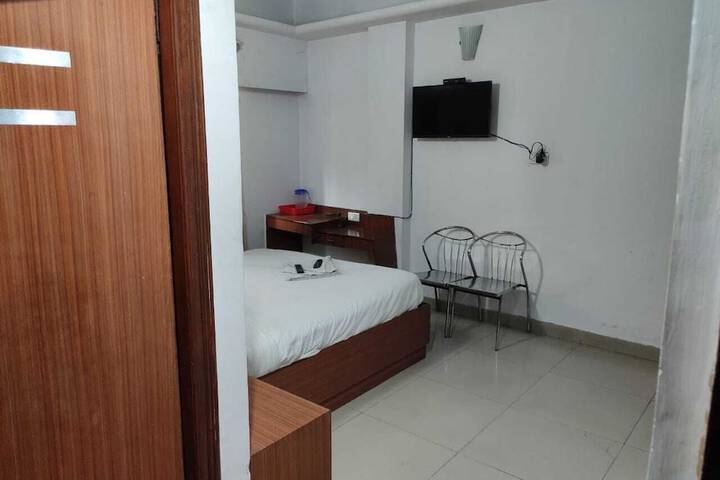 Room 11 of 13