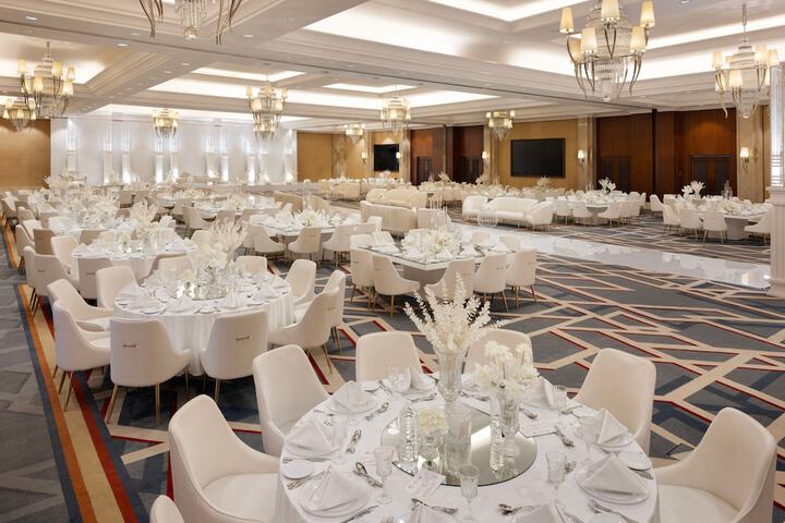 Ballroom/Hall 119 of 152