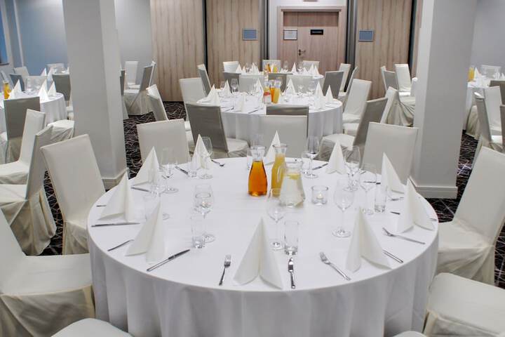 Ballroom/Hall 78 of 95
