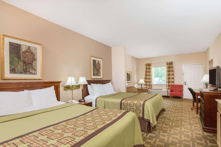 2 Queen Beds (3 of 14)