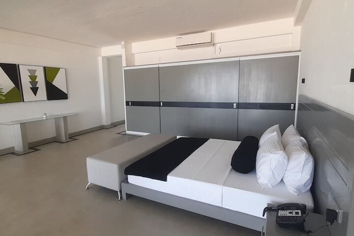 Room 5 of 30