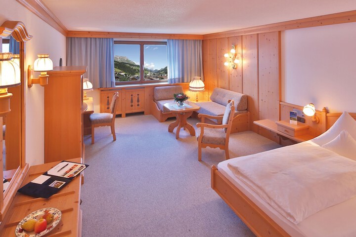 Room 12 of 50